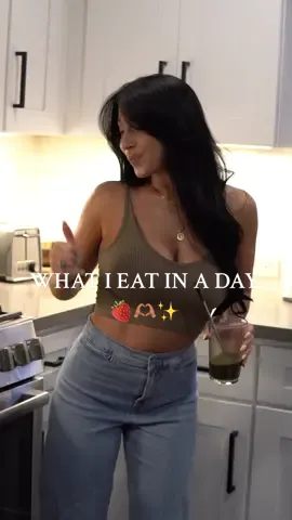 What i eat in a day as a personal trainer 🫶🏽🍓 I am not looking to gain/lose any weight at the moment, just interested in maitenance and eating what makes me feel good! Every day looks a little different, but here’s today!  #wieiad #mealprepideas #personaltrainer #foryou #highprotein 