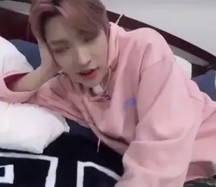 Hongjoong looks seductive 😭😭 #hongjoong #kimhongjoong #hongjoongbestleader #hongjoongbiased #ateez #atiny 