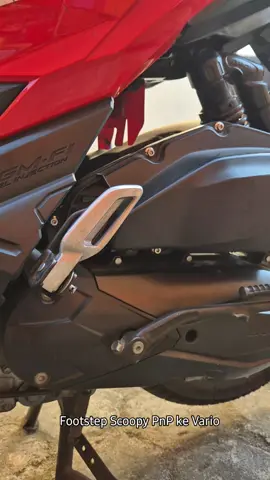 Footstep Scoopy buat Vario nya Bro. PNP gak ribet. Ada dua, Ori dan Non Original. Kalo yang kepasang Original. 