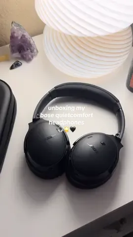 gifted these headphones to myself bc i ended up taking summer classes last minute 🙊🎧🖤🖤 #unboxing #bose #boseheadphones #bosequietcomfort #headphones #unboxingheadphone #collegeessentials #electronics 
