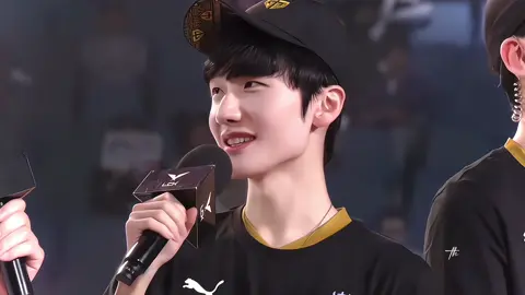 : phải đẹp đến mức nào mới có thể khiến Thần động lòng? #fakenut #faker #peanut #leesanghyeok #hanwangho #lck #lol #fypシ #viral #xh 