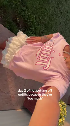 i have never felt cooler in my life than how i felt wearing this fit  #coolgirlfit #outfitinspo #itgirl #itgirloutfit #fashioninspo #ruffleshorts 