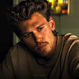 harry singing the chain was played on repeatttt back in 2017🤭 #austinbutler #austinbutleredit #thebikeriders #thebikeridersedit #bennycross #bennycrossedit 