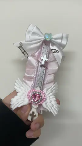 已出❗️已出❗️已出❗️  售 美工刀130/1走賣/蝦皮 刀是透明的唷！ 本商品為手作物，難免會有些手作痕跡下單後不能因為這原因而退回🙇🏻‍♀️ 下單後約1～3天發貨 #手作刀#美工刀#地雷系女子 #地雷系#手作