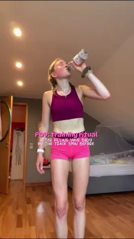 Trinken, auf den Boden legen und einfach kurz nachdenken 💭💗🧸🫶🏼🌸🫧🧘🏼‍♀️☀️💓✨🏃🏼‍♀️💧🤝🥥🌞😅 |ig: @lounaschu|  #fürdich #foryou #pourtoi #fyp #fyp シ #fypシ゚viral #fyp #track #trackandfield #trackandfieldforever #trackgirl #trackandfieldgirl #athlete #athletelife #athletics #trackandfieldathletics #runningterritory #worldrunners #runner #Running #training #trainingcamp #teammates 