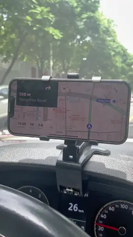 This phone mount is so easy to use 👏🏻 way better than the others I’ve tried!#tiktokmademebuyit #fypシ゚viral #cooking 