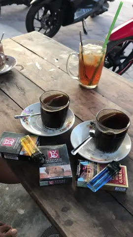 Kopi ireng rokok suryaa jan pass☕️