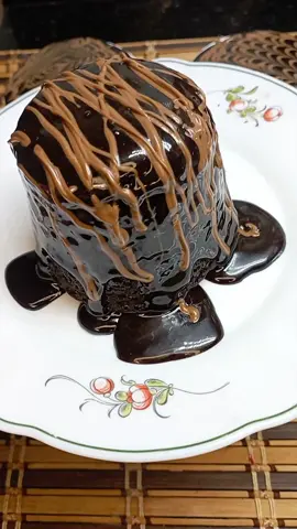 جاتو شاتو الفنجان بدون فرن أو ميكرويف وكله في الخلاط 😋☕🍫#جاتو #جاتو_شاتو#كيكة_شوكولاتة لمشاهدة الفيديو كاملا ادخلوا على قناتي باليوتيوب 🥰