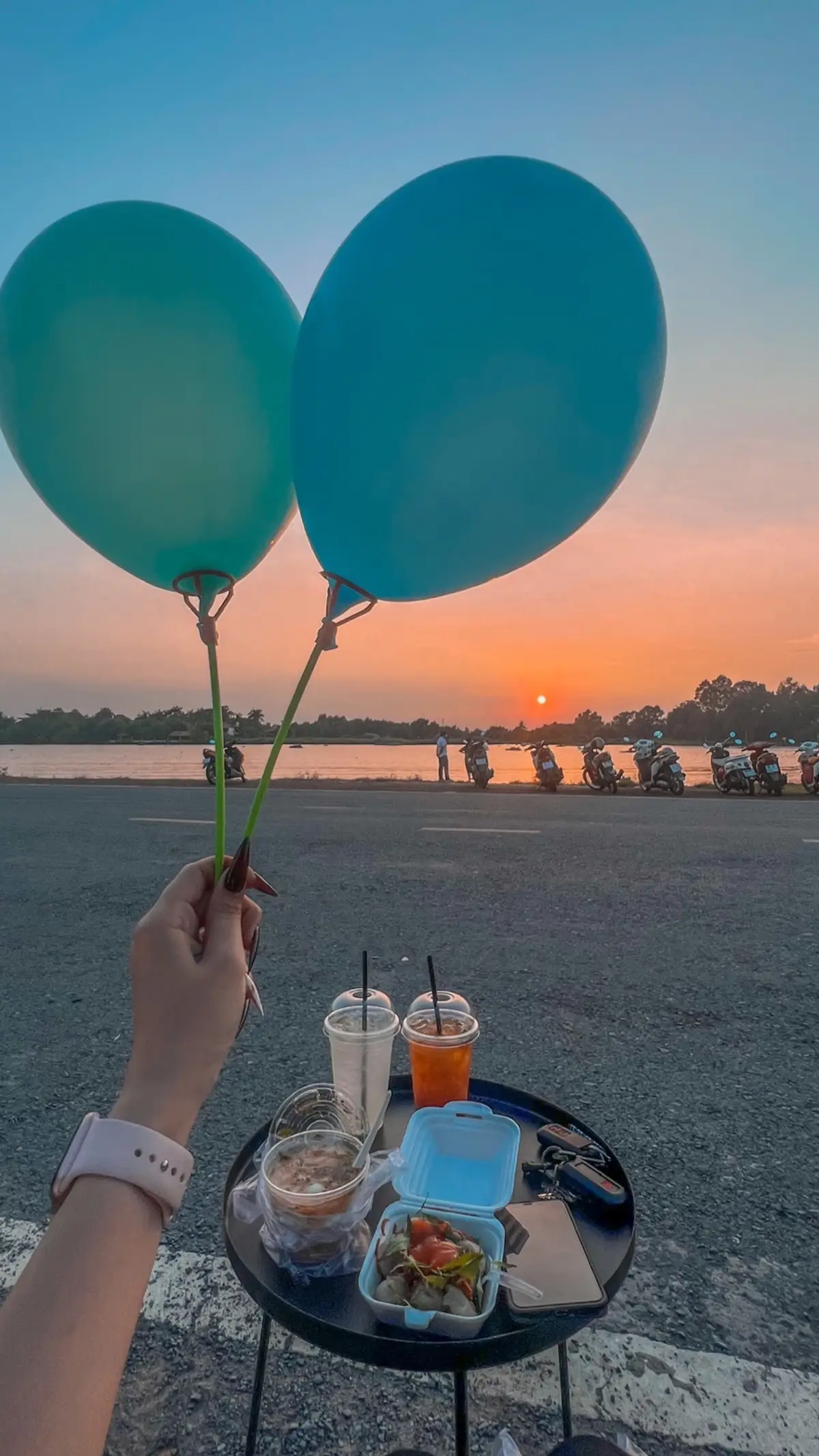 Có những âm thanh bên ngoài nghe thật vui tai nhưng chỉ để tham khảo. Nếu không vui thì không cần để ý vì đâu phải lời nào cũng đáng tin. Người nói vui mồm, người nghe vui tai ! #vietchongaychenhvenh #vatasebinhyen 