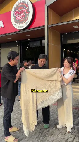 Sekolah di ntt nya semoga cepet di bangun. 