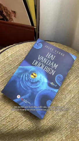 Hai vạn dặm dưới biển - Cuốn sách đi trước thời đại của Jules Verne 🪼 #2hbooks #booktokvietnam #sachhay #sachhaynendoc #docsach #LearnOnTikTok #reviewsach 