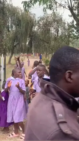 Bobi Bobi Kyagulanyi. ate kasita oyagala abaana abato. Ishaka people omukulu Ali mukubo.#fypシ゚viral #foryoupage #alienskinug #fullfigure #alienskin 