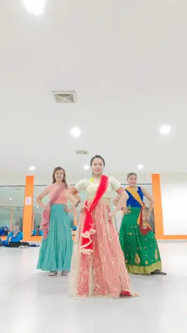 Chunnari Chunnari💃💃 #bollywoodclass #dancecover #dance #bollywood #bollywoodsong #tiktokindia #dancechallenge #tranding #fyp #fypシ゚viral #salmankhan #sushmitasen #chunnarichunnari #chunarichunari @gettyaulia 
