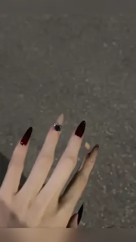 Màu này nó chói trắng da gê #Xinh #nails 