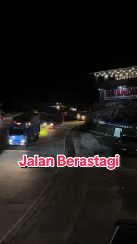 Disini tempat kita biasa memantau kendaraan yang lewat  #jalanberastagi #medan #berastagi 
