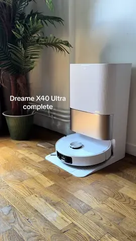 Je vous présente le robot laveur dreame X40 ultra complete @Dreametech 💕 son design est juste magnifique très esthétique, il aspire et lave au même temp ✔️ De plus Il se vide et se recharge automatiquement, il nettoie les serpillières avec de l’eau chaude  70°C pour éliminer les taches et les mauvaises odeurs. et sèche les serpillières à l'air chaud👌🏼  La serpillière peut se lever de 10,5 mm pour éviter de mouiller les tapis  C’est le Robot aspirateur laveur le plus complet ✅ Prix: 1249€ au lieu de 1499€du 16 au 17 juillet  🔗 Lien dans ma bio  #x40ultracomplete #X40Ultra #Dreame #DreameTech #CleanTok #betterwithdreame #aspirateur #menage #asmrcleaning 