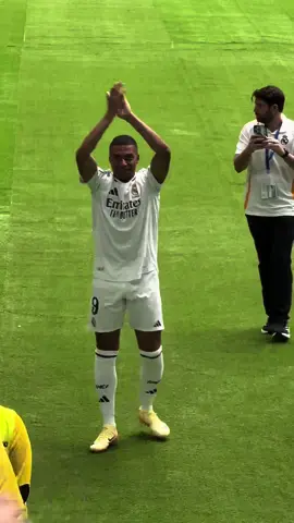 MBAPPE REAL MADRID PRESENTATION #realmadrid #halamadrid #mbappe #kmbappe #kylianmbappé #sabtiagobernabeu #florentino #km9 #fyp #viralvideo #tendencia 