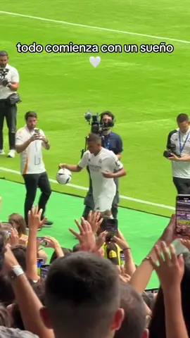 después de tanto por fin ya estás aquí 🤍 #mbappe #realmadrid #presentacion #halamadrid 