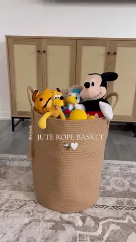Perfect for blankets, toys or laundry 🧺🤍 #ropebasket #storagehacks #storetoys #toddlermusthaves #kidsmusthave #homefinds #laundrybasket #toysbasket #blanketstorage #juterope #zenstorage #wovenbasket #tiktokmademebuyit #tiktokshop #dealsforyoudays #flashsale #summersale #contentcreator #tiktokhome #fy #fyp #fypage #fypシ゚viral #foryou #foryoupage #parati 