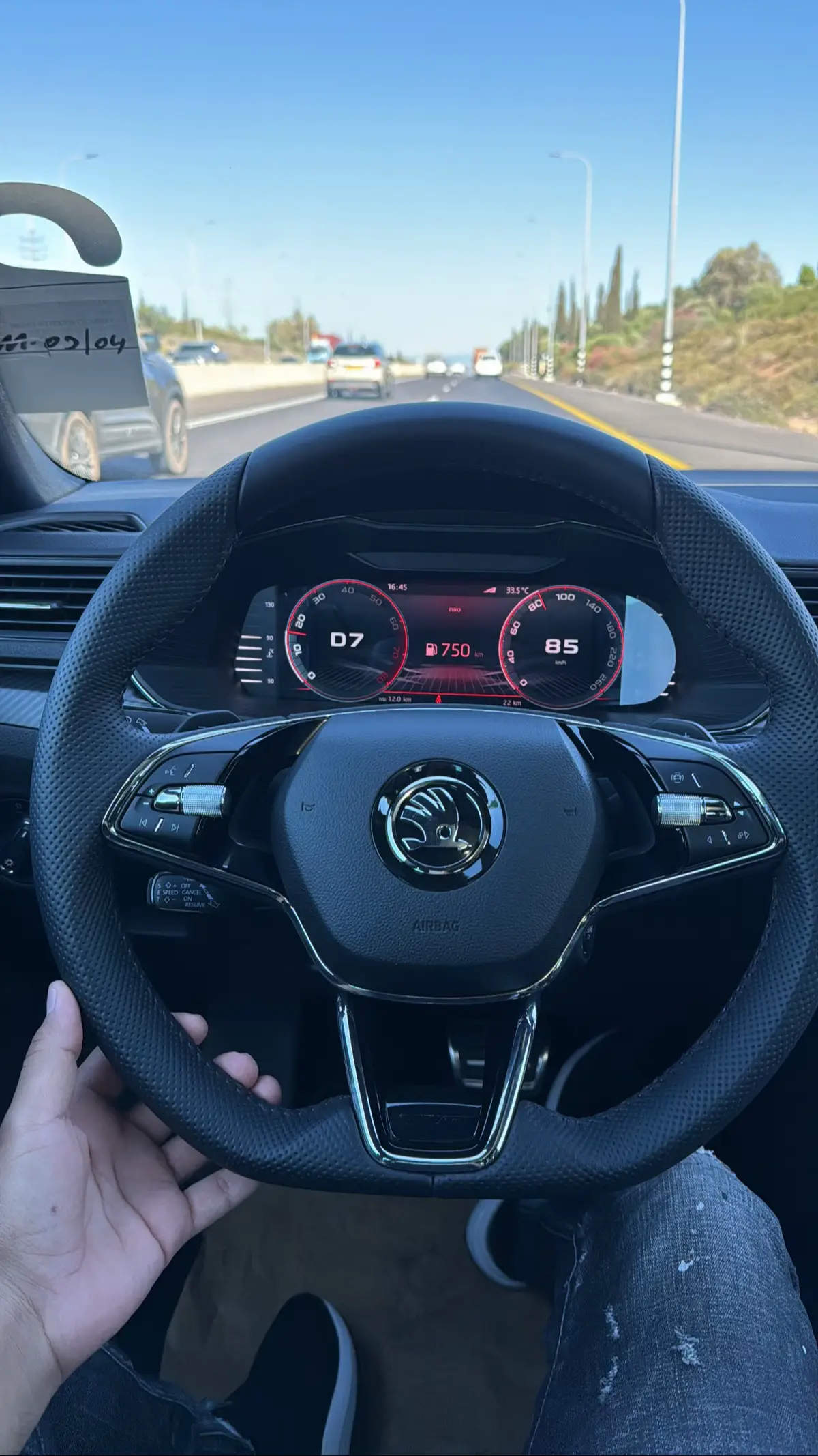 لايهمك اللي في تعثرك يسعون