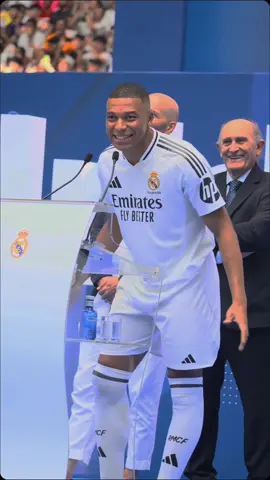 Welcome To Bernabeu Kyilian Mbappe 😎🤍  #OlahragaTiktok #CapCut #f #mbappe #realmadrid#fypp  #realmadridfc🇪🇸🇪🇸🇪🇸 