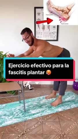 Si tienes fascitis plantar o dolor de pies, este ejercicio te vendrá de perlas. Enséñaselo a quien consideres que puede necesitarlo, y recuérdale que deberá realizarlo todos los días por la mañana. Este ejercicio conseguirá dos cosas realmente claves a la hora de abordar la fascitis plantar y el dolor de pies. Por un lado, mejorará la extensión de tu dedo gordo, y por el otro tonificará y estimulará la musculatura que sostiene tu arco plantar, con la intención de reducir el estrés y la irritación que pueda llegar a sufrir tu fascia plantar. #pablopilatesreal #fascitisplantar #dolordepie #plantarfasciitis #dolordepies #footpain #espoloncalcaneo #metatarsalgia #barefoot #grounding #fibromialgia #dolorcronico 