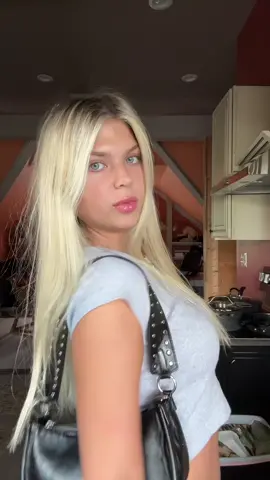 Whats in my purse aka my fav lip products 