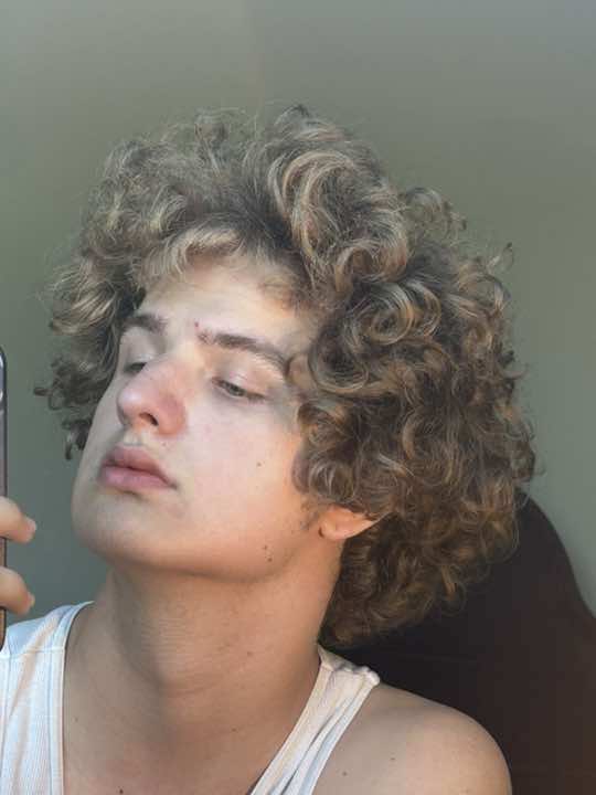 I broke my own rule of “brushes and curls don’t mix” but i wanted to try and fix it and you can see how that went #fyp #curlyhair #transmtf 