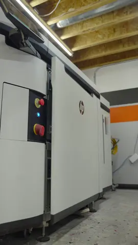 Industrial 3D printer ⚙️ #3dprintinglife #3dprintingnerd #additivemanufacturing #3dprintingtiktok 