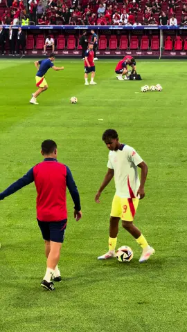 POV Lamine Yamal is warming up in front of you #spain #lamineyamal #EURO2024 #eurocup2024 #spainteam #Soccer #europe #lamine #yamal #lamineyamal 