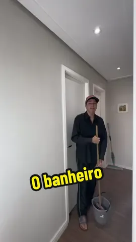 Só queria lavar o banheiro