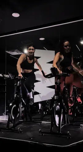Coordinacion y poder. Amo esto. #indoorcycling #coach #spintok #beat #drills 