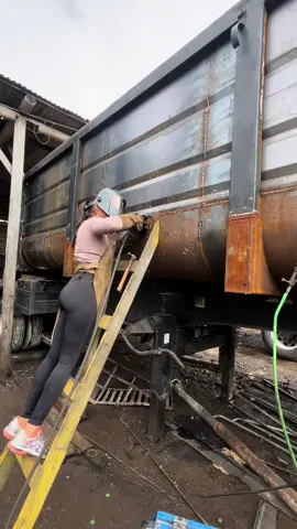 Mulher também solda 👩🏻‍🏭👩🏻‍🏭#soldagem #mig #soldadora #foryou #fyp #mulher #tig 