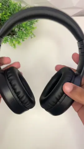 Fone de ouvido TH30 da Lenovo! 🎧 Com um ótimo isolamento de som e espumas super confortáveis, podendo durar até 10h de música! 🕢 Entregamos em sua casa! Entre em contato e peça já o seu! 😉📦 #fone #headphonheadset #bluetooth #fonedeouvido 