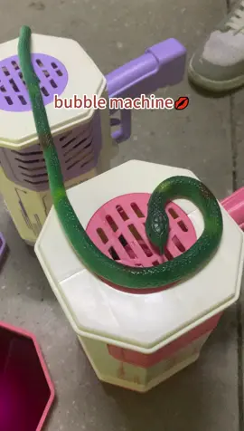 Toddler must have !! Its getting warmer outside & the babies love bubbles! Its even fun for the older kids !! Love it #bubblegun #toddlermomsoftiktok #MomsofTikTok #tiktokshopfinds #rocketbubblegun #toysforkids 