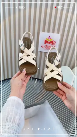 Ưng chưa Mom ơi #depchobegai #begai #sandalchobe #depquaichobe #daushop132 