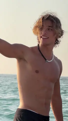 Beach Boy #athletic #beachboy #beachbody #gymaddict #training #shredded 