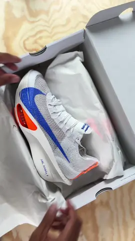 Nike Alphafly 3 Blueprint - Unboxing 📦 • The Blueprint Pack is collection for the 2024 Olympics and I’ve got to say, it’s clean looking!! • @Nike  • • • #nikerunning #alphafly #nikealphafly #carbonplateshoes #runningshoes #shoeunboxing #unboxing #unboxingasmr #runculture #runners #cchungy