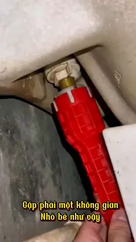 Cờ lê chìm sử dụng để khắc phục sự cố đường ống nước. Đặc biệt phù hợp với những không gian nhỏ. Cờ lê cũng rất thuận tiện cho việc tháo vòi #dungcutienich #dungcunhabep #atizon 