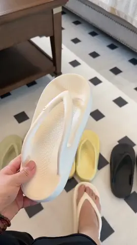 Sandal wanita bahan karet anti slip. Wajib punya nih... #sandal  #sandalwanita  #sandalkaret  #sandalkaretwanita  #sandalantislip  #sandalperempuan  #sendal  #sendalwanita  #sandaljepit  #sendaljepit 