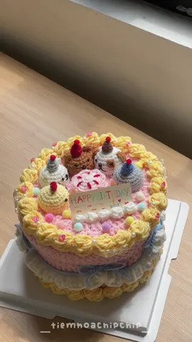 Đừng ngần ngại gửi cho Chipchip các ý tưởng, mẫu bánh mà bạn yêu thích🎂. Để tiệm lên ý tưởng decor giúp các bạn 💖 #xuhuong #fyp #tiktokviral #crochettutorial #giftideas #hellokitty #birthdaygiftideas 