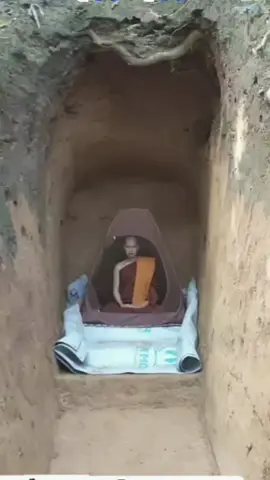 Thailand monk meditating inside a inbuilt mud-cave 🌱🙏#innerpeace #vipassanameditation #buddha #dhamma #sanga #buddhism #stillness #mindfulness #gautamabuddha 