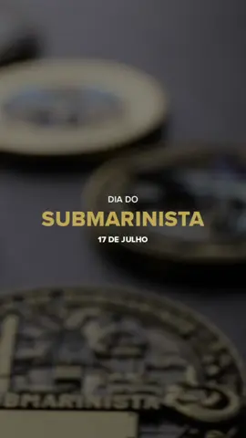 Hoje, celebramos o Dia do Submarinista, uma data especial para homenagear esses profissionais que desbravam as profundezas dos oceanos.  Ser submarinista é mais do que uma profissão, é uma paixão e um chamado para explorar o desconhecido, enfrentando os desafios e mistérios das águas profundas. No Dia do Submarinista, refletimos sobre a importância do trabalho desses profissionais e agradecemos por sua dedicação e sacrifício. Que este dia sirva para aumentar a conscientização sobre a importância das operações submarinas e inspire futuras gerações a seguir esse caminho fascinante. Parabéns a todos os Submarinistas! Vocês são verdadeiros heróis do fundo do mar. 🌊⚓ 👉 Tocoin. Quem tem, tem história! Nossos consultores estão à disposição para tirar suas dúvidas. 📞 WhatsApp (48) 3283-0157 📩 Email: consultor@tocoin.com.br 🔗 Orçamento pelo site: www.tocoin.com.br ⚠️ Projetos a partir de 50 unidades e prazo de entrega de 60 dias. Importante! Esse projeto foi realizado sob encomenda e não está disponível para compra. Para colecionar, visite @token.ac, a loja oficial da Tocoin para colecionadores. #Submarinista #Marinha #ChallengeCoin #Tocoin 