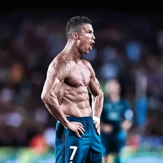 Hình nền RONALDO trong màu áo REALMARID cực chiến 