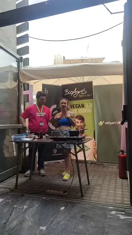 Στιγμές από το πρώτο εργαστήριο μαγειρικής που έκανα στο Vegan Life Festival Thessaloniki 2024. Ανυπομονώ για το Vegan Life Festival Athens 2024 που θα πραγματοποιηθεί 5&6/10 στην Τεχνόπολη του Δήμου Αθηναίων ♥️🌱 @beetsme_com  @Vegan Life NGO  #arianacooks #vegangirlie #veganrecipe #vegan #vegansnacks #veganfood #justforfun #folow #dessertfordummies #beetsme #vegantiktok #poweredbyplants 