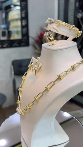 RE TFN 🇮🇹 Avec Swarovski Or Italien 18K D’autres modèles sont disponible Mrahba Bikoum vous propose un large choix de bijoux haut de gamme avec le meilleur rapport qualité prix ———📍Adresse : A côté de hôtel dar el Aaz bab Ezzouar ALGER  ———Les commandes Directement Par Téléphone 📞:0553449681 (viber - whatsApp) ✅Suivez nous sur notre compte Instagram et retrouvez l’univers de notre #jewelry #insta #18Kgold #or18K #SWAROVOSKI  #oran #womenfashion #bijouterieaymen #bague #mode #top #constantine #luxe #bijoux #viral #dzair#dzair_maroco_tunisie🇩🇿🇹🇳🇲🇦  