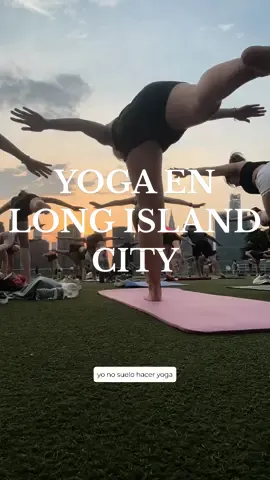 Una clase de yoga gratis en LonG Island City, Nueva York💞🧘🏽‍♀️ (adoro esta ciudad🫶🏾) #nyc 
