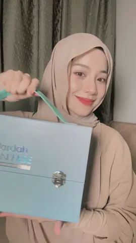 Penjagaan kulit berkuasakan sains! Jom ke Skinverse untuk dapatkan serum muka yang khas untuk jenis kulit korang dari Roboskin dan dapatkan penilaian kulit dari top dermatologists untuk fahami keperluan kulit korang dengan lebih mendalam. Sertai kami di Wardah Skinverse! 📍TRX Kuala Lumpur 17 - 21 Julai #wardahskinversemy #wardahmalaysia #skinverse