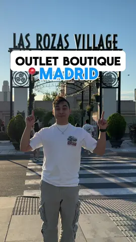 El outlet con las boutique más exclusivas del mundo en Madrid. @lasrozasvillage  . 📍Las Rozas Village, Madrid. . . #lasrozas #lasrozasvillage #tiendadelujo #luxury #lujoenmadrid #planesenmadrid #gucci #prada #dolcegabanna #rituals #vans #polo 