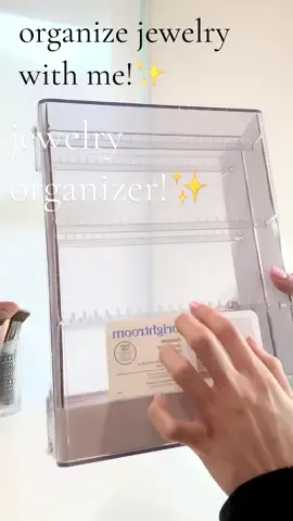 kinda satisfying 🤭 loving this new organization case🤍⭐️💍 do we want a jewelry collection vid?#satisfying #organizewithme #jewelrytour 